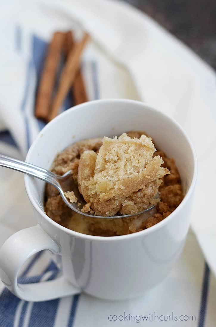Coffee Cake in a Mug complete with streusel topping | cookingwithcurls.com