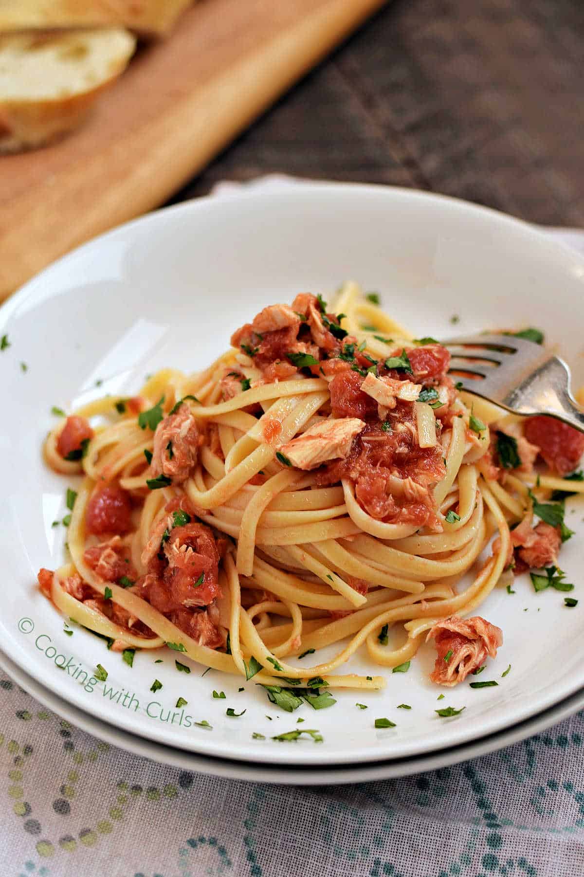 Pasta-al-tonno-or-spaghetti-topped-with-tuna-tomato-sauce-in-a-bowl.