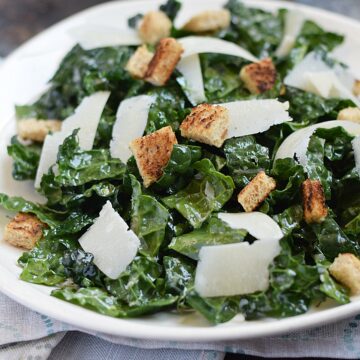 A delicious Black Kale Salad with a light dressing, topped with shaved Parmesan and whole wheat croutons is the perfect light summer meal | cookingwithcurls.com
