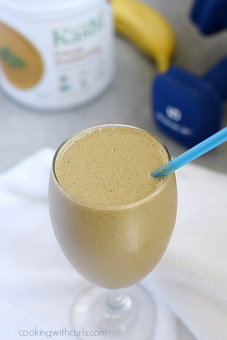Chocolate Peanut Butter Protein Smoothie for the perfect post-workout energy boost | cookingwithcurls.com #KashiPlantPower #GOTOGETHER #ad
