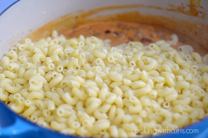 Chili Mac and Cheese noodles cookingwithcurls.com