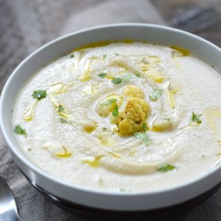 Roasted Cauliflower and Garlic Soup | cookingwithcurls.com