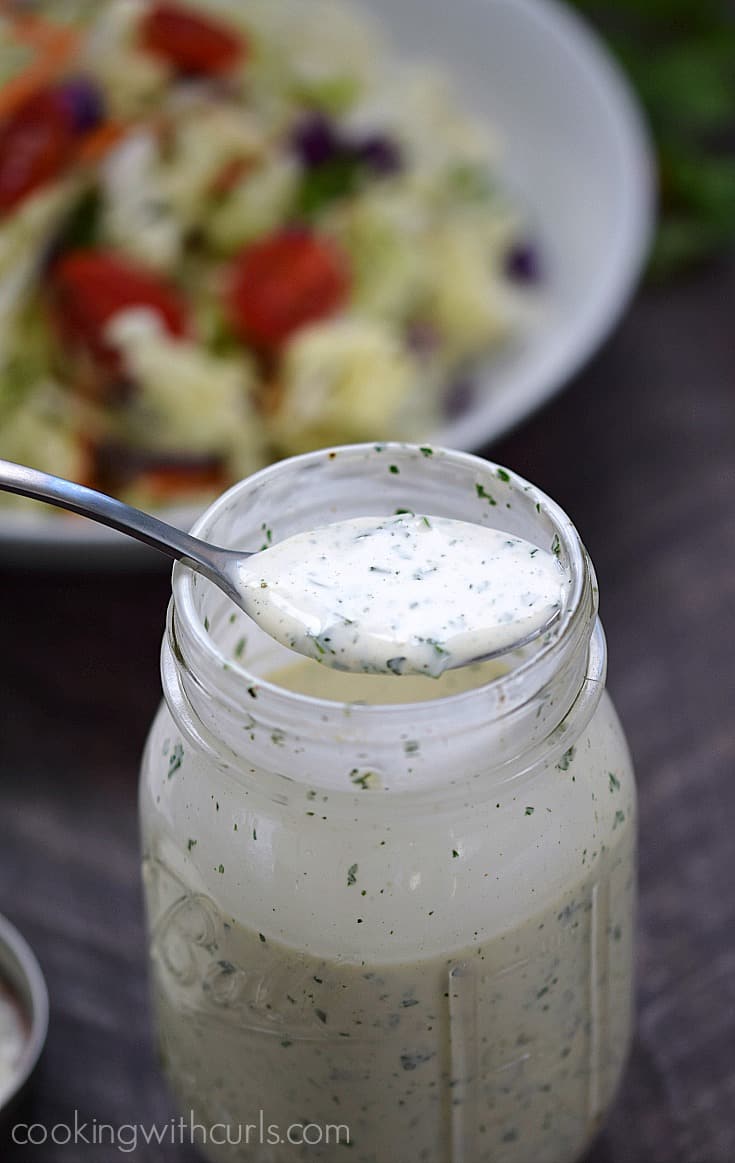 The best Whole 30 Ranch Dressing ever. Fresh and delicious, and only takes minutes to make | cookingwithcurls.com