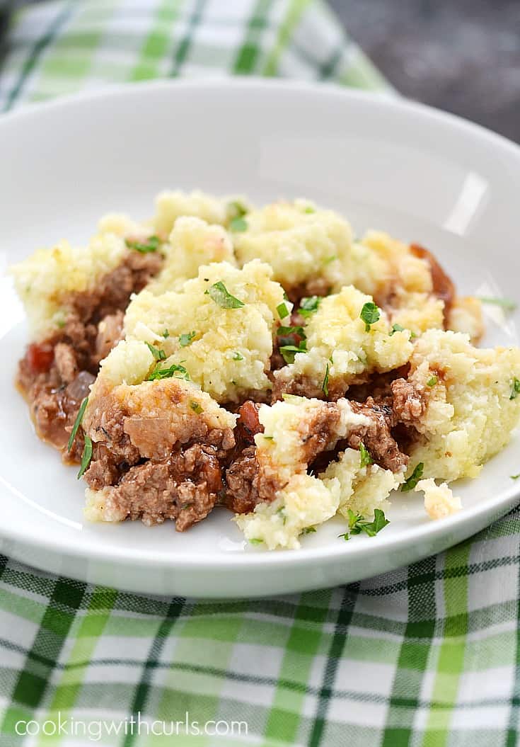 St. Patrick's Day just got a bit healthier thanks to this delicious Paleo Shepherd's Pie | cookingwithcurls.com
