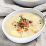 This Whole 30 Clam Chowder is pure goodness in a bowl | cookingwithcurls.com