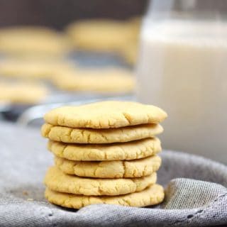Paleo Vanilla Wafers | cookingwithcurls.com