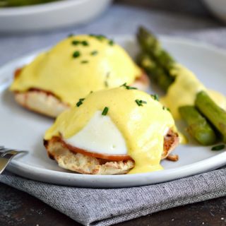 Classic Eggs Benedict | cookingwithcurls.com