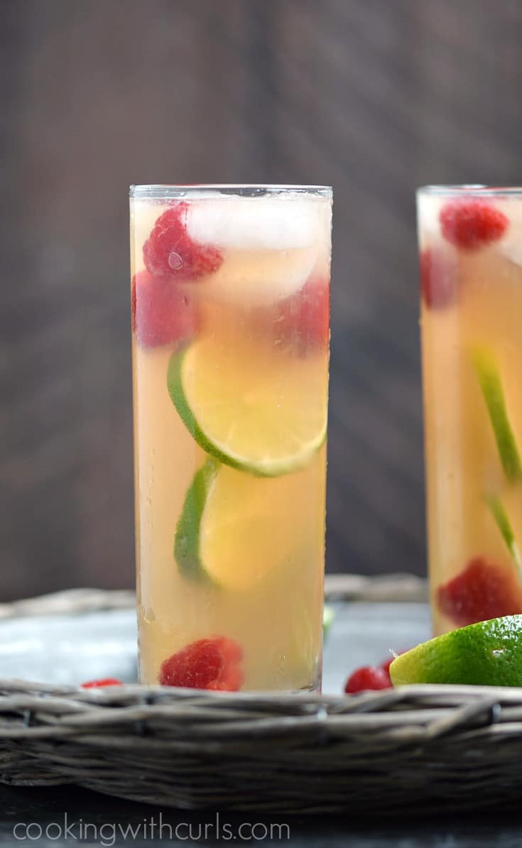 Raspberry Fizz Cocktail | cookingwithcurls.com