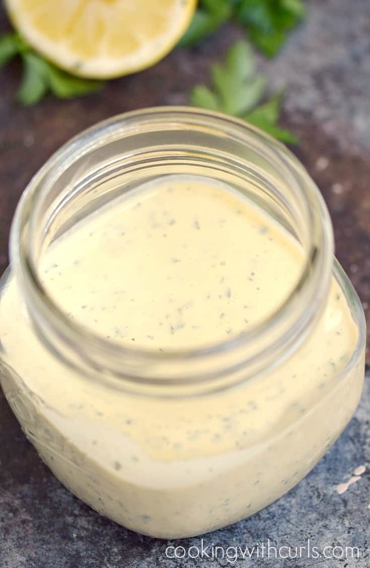 Step-by-step photos make this Easy Blender Bearnaise Sauce relatively simple to prepare, no matter what your cooking skills may be | cookingwithcurls.com