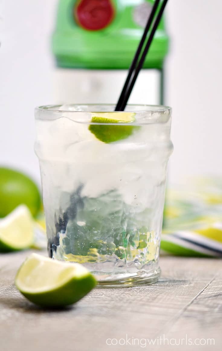 Classic Gin and Tonic | cookingwithcurls.com
