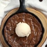 These fudgy Skillet Brownies for Two are the perfect ending to a romantic dinner | cookingwithcurls.com