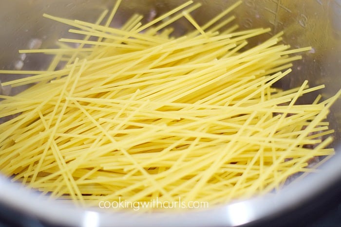 Instant Pot Spaghetti noodles cookingwithcurls.com