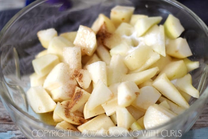 Bourbon-Pear Pie mix | COPYRIGHT © 2017 COOKING WITH CURLS