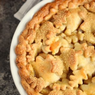 Bourbon-Pear Pie with leaf cut-out crust is sure to be a hit at your next family gathering | COPYRIGHT © 2017 COOKING WITH CURLS