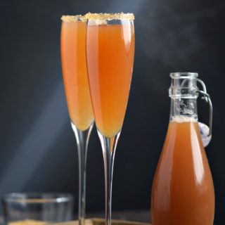 Get festive and celebrate fall with these Autumn Sparkler Cocktails at your next party! COPYRIGHT © 2017 COOKING WITH CURLS