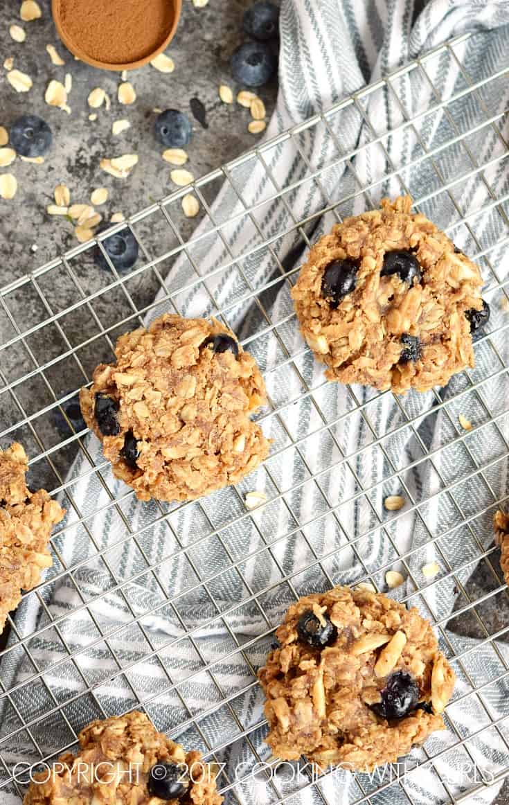 Start your morning off right with these healthy and delicious Blueberry Breakfast Cookies! COPYRIGHT © 2017 COOKING WITH CURLS