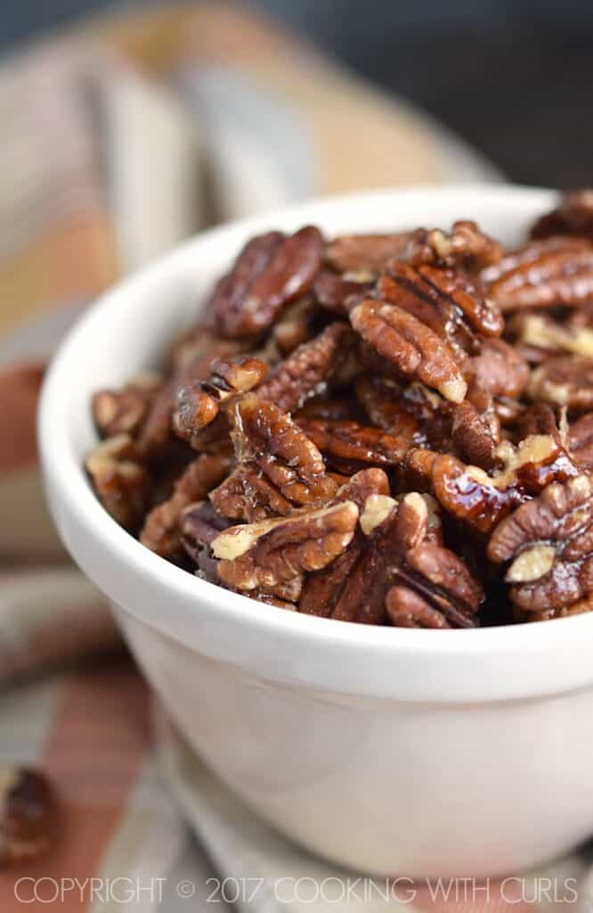 These Maple-Glazed Pecans are proof that sweet and salty snacks can still be healthy! | COPYRIGHT © 2017 COOKING WITH CURLS