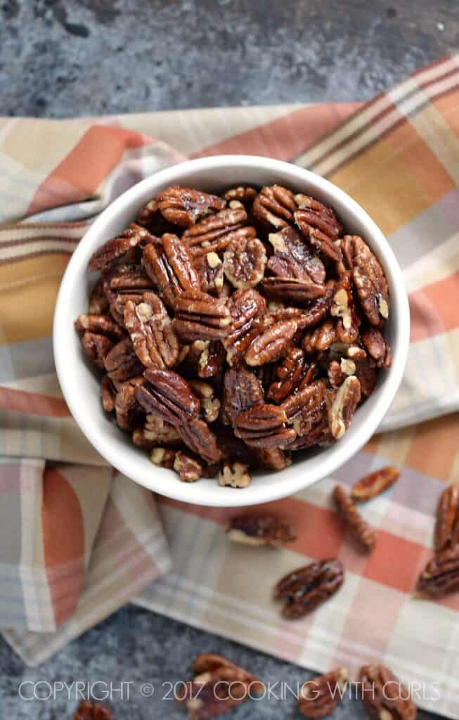 These Maple-Glazed Pecans are the perfect sweet and crunchy snack that is also healthy! | COPYRIGHT © 2017 COOKING WITH CURLS