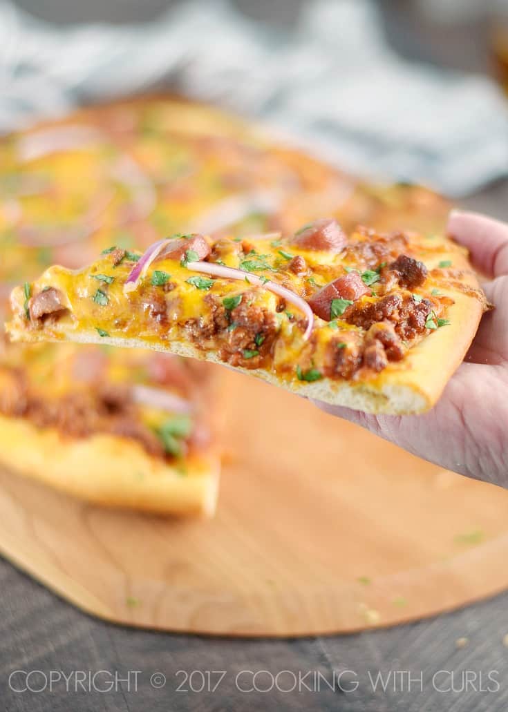 Forget boring pizzas, this Chili Cheese Dog Pizza is a fun and delicious change your whole family will love COPYRIGHT © 2017 COOKING WITH CURLS