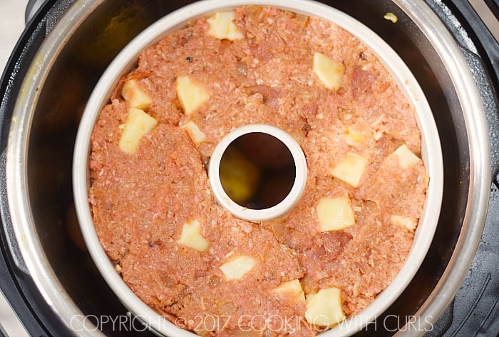 Instant Pot Pepperoni Pizza Meatloaf recipe pan COPYRIGHT © 2017 COOKING WITH CURLS