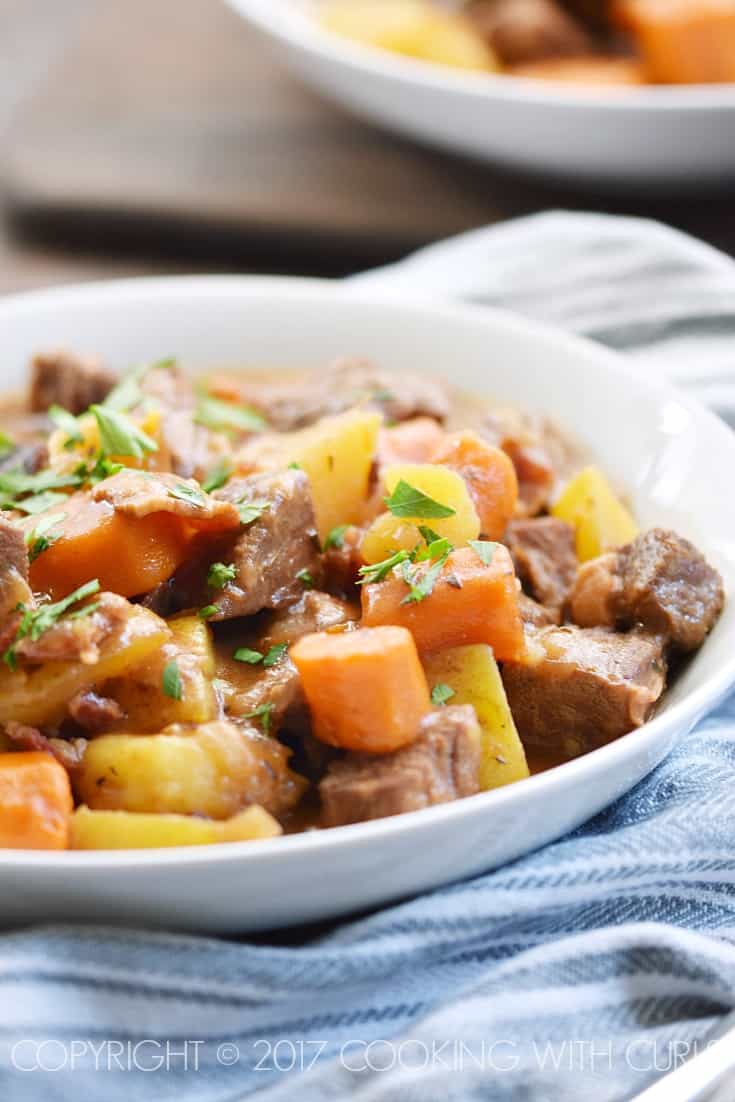 This Instant Pot Irish Beef Stew is loaded with tender beef chunks, carrots, and potatoes in a rich gravy that will make the whole family happy! COPYRIGHT © 2017 COOKING WITH CURLS