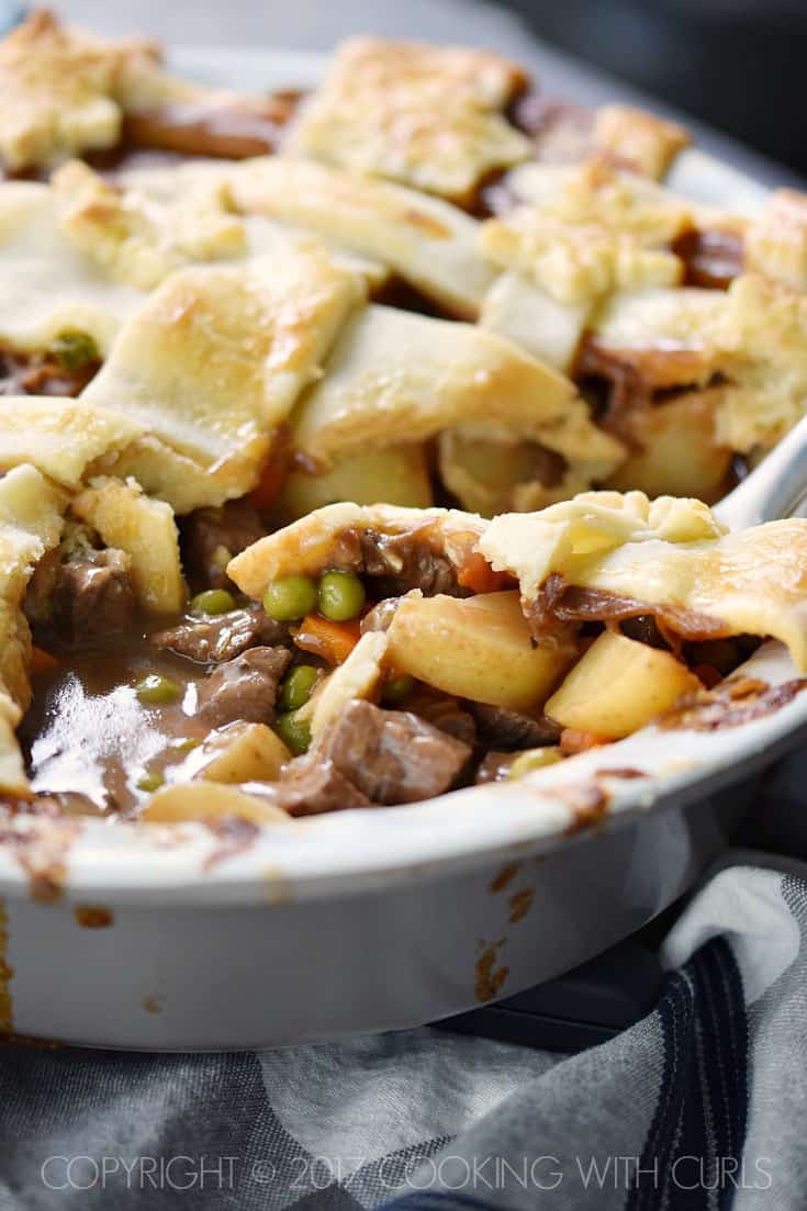 Grab a slice of this Classic Beef Pot Pie and forget all about how cold it is outside! COPYRIGHT © 2017 COOKING WITH CURLS