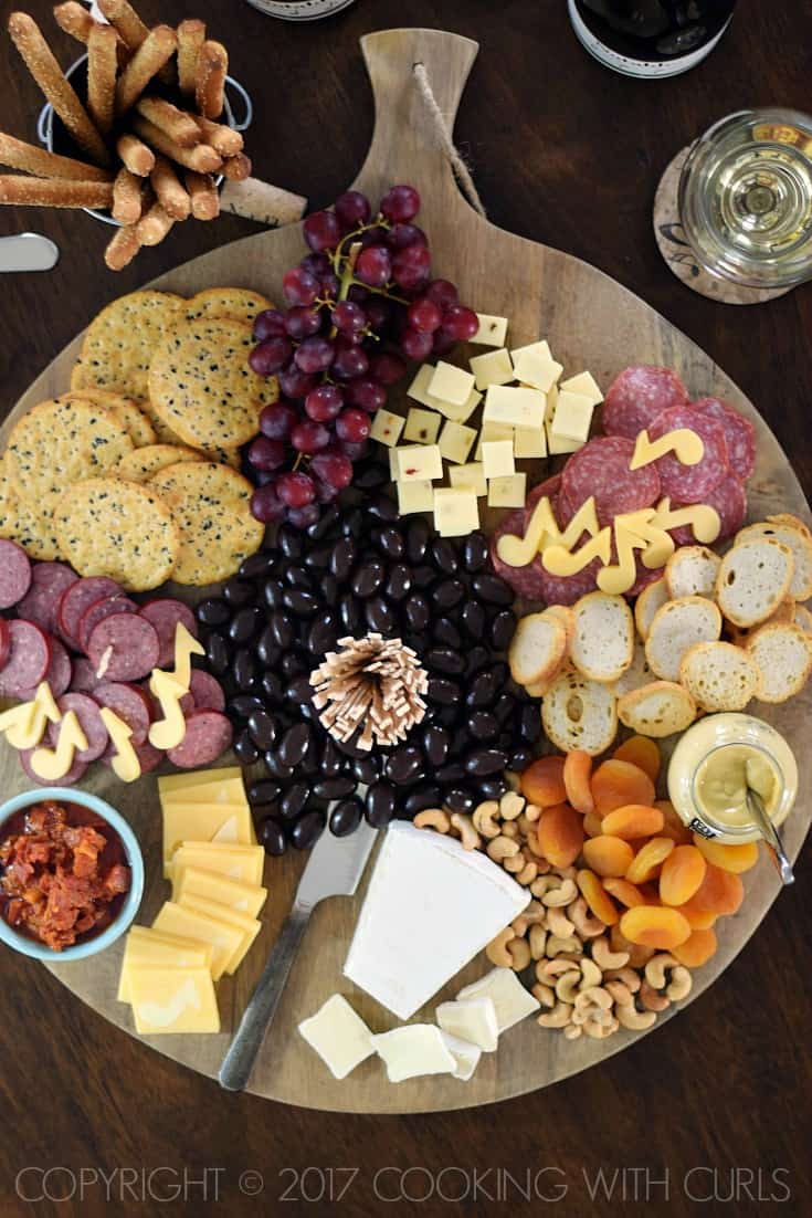 Msg 4 21+ The Ultimate Appetizer Board for impromptu parties featuring #Chardonnay | cookingwithcurls.com #Chardonnation #ad #NotableHoliday