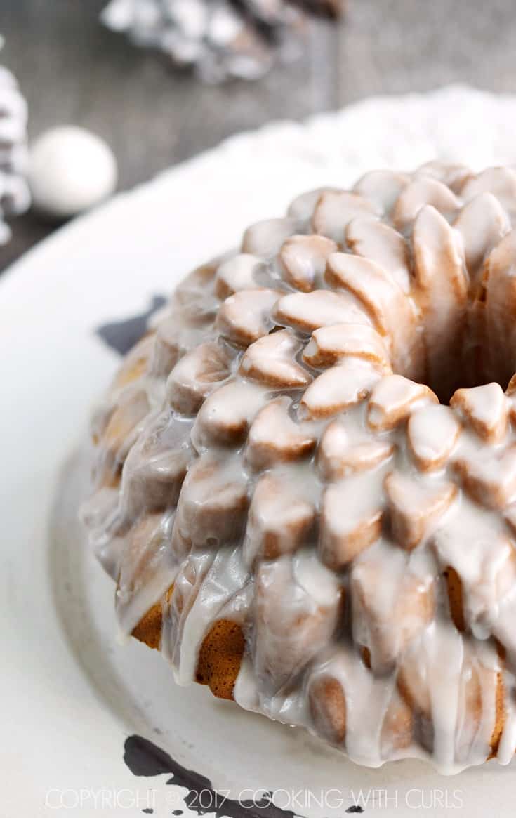This Spiked Eggnog Bundt Cake is the perfect way to celebrate this holiday season! COPYRIGHT © 2017 COOKING WITH CURLS