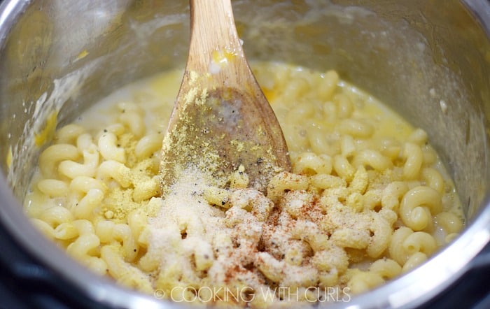Instant Pot Macaroni and Cheese mix in seasonings © 2017 COOKING WITH CURLS