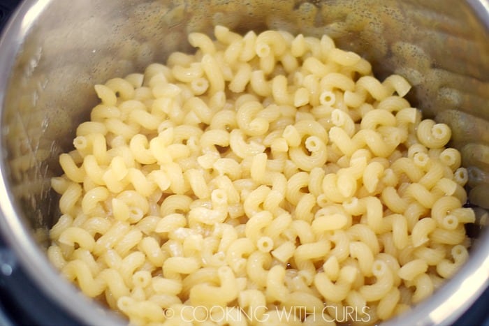 Instant Pot Macaroni and Cheese noodles © 2017 COOKING WITH CURLS