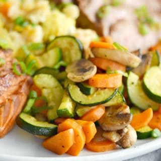 These Simple Grilled Vegetables are packed with flavor and make the perfect side dish any night of the week! © COOKING WITH CURLS