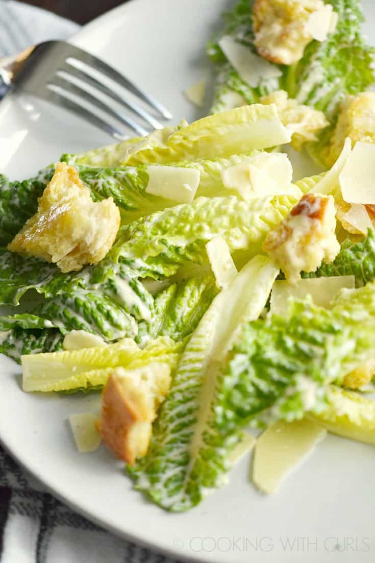 https://cookingwithcurls.com/wp-content/uploads/2018/01/This-Classic-Caesar-Salad-is-easy-to-prepare-any-night-of-the-week-%C2%A9-COOKING-WITH-CURLS.jpg