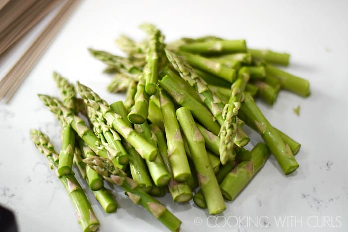 Asparagus cut into pieces © COOKING WITH CURLS