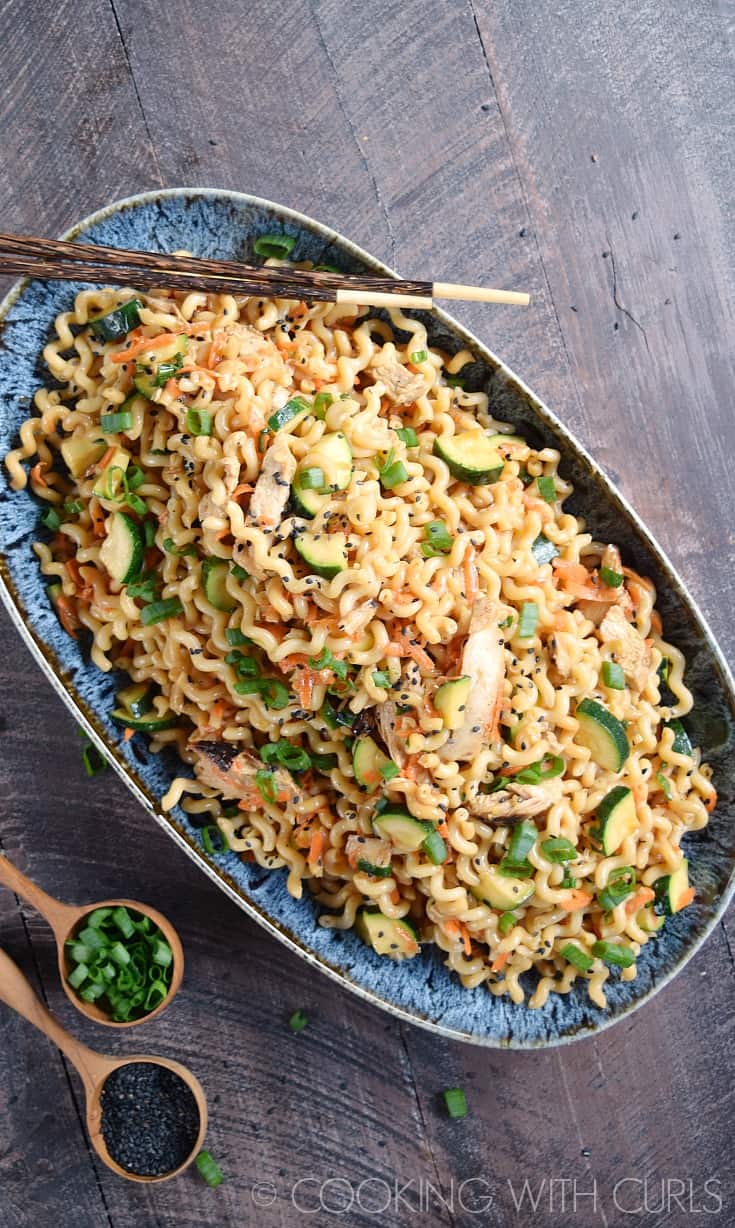 Spice up dinner time and serve your family Sesame Noodles with Grilled Chicken, Carrots and Zucchini tonight! © COOKING WITH CURLS