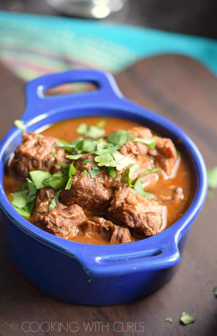 This Instant Pot Chunky Beef Chili is Paleo and Whole 30 compliant on top of being insanely delicious!! © COOKING WITH CURLS