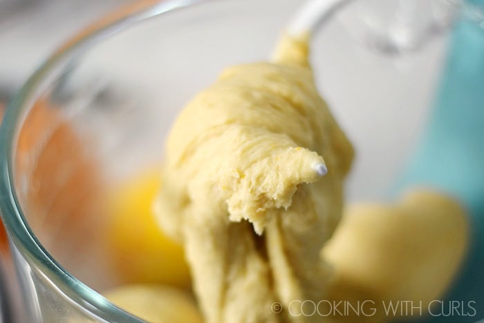 Mix the dough with a dough hook COOKING WITH CURLS