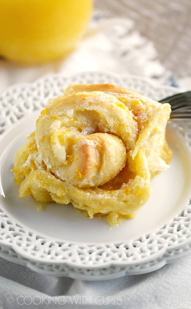 Start your day with these delicious Orange Sweet Rolls! © COOKING WITH CURLS