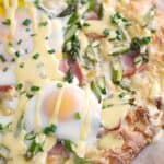No English muffins, no problem. You don't need them when you make this fun Eggs Benedict Pizza for breakfast! © COOKING WITH CURLS