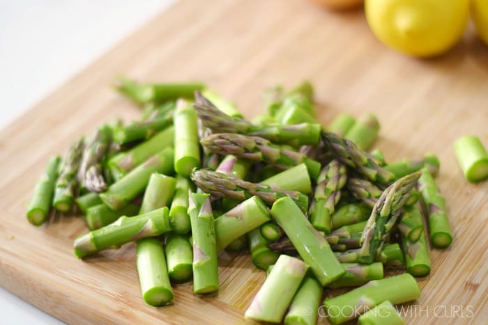 Sliced asparagus on a wood cutting board © COOKING WITH CURLS