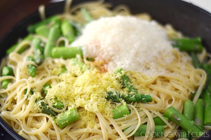 Toss pasta, asparagus, lemon and cheese together in a large skillet © COOKING WITH CURLS