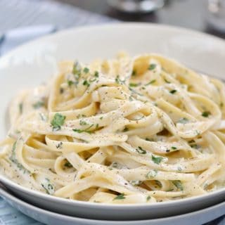 A big bowl of this creamy Greek Yogurt-Herb Pasta will fill you up and soothe your soul any night of the week! © COOKING WITH CURLS