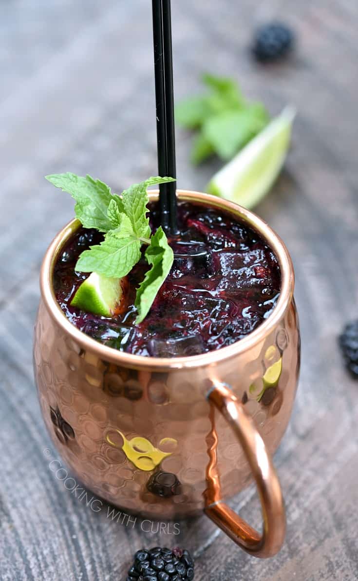 This Blackberry Moscow Mule is the perfect, refreshing cocktail on those hot summer days! © COOKING WITH CURLS