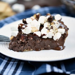 This S'mores Ice Cream Pie mixes all of the flavors in your favorite summertime treat into a creamy dessert! © COOKING WITH CURLS