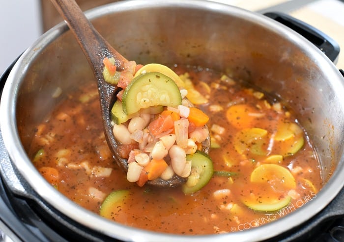 Instant Pot Minestrone Soup cooked to perfection cookingwithcurls.com