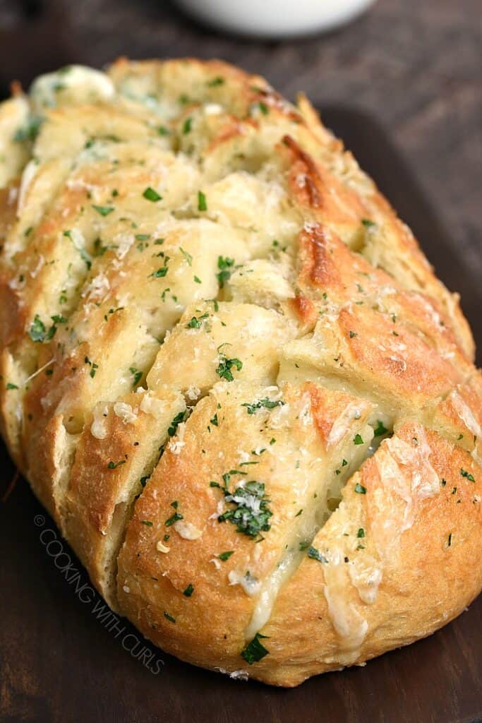 Cheesy Garlic Pull-Apart Bread - Cooking with Curls
