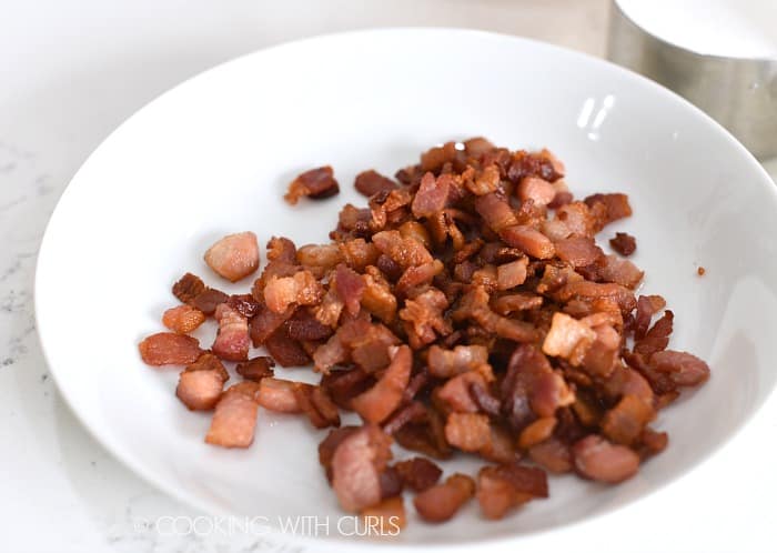 Place the cooked bacon in a bowl cookingwithcurls.com