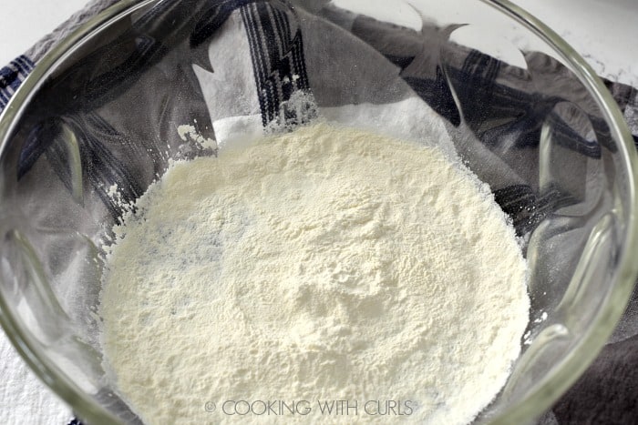 Meringue powder in a large bowl cookingwithcurls.com