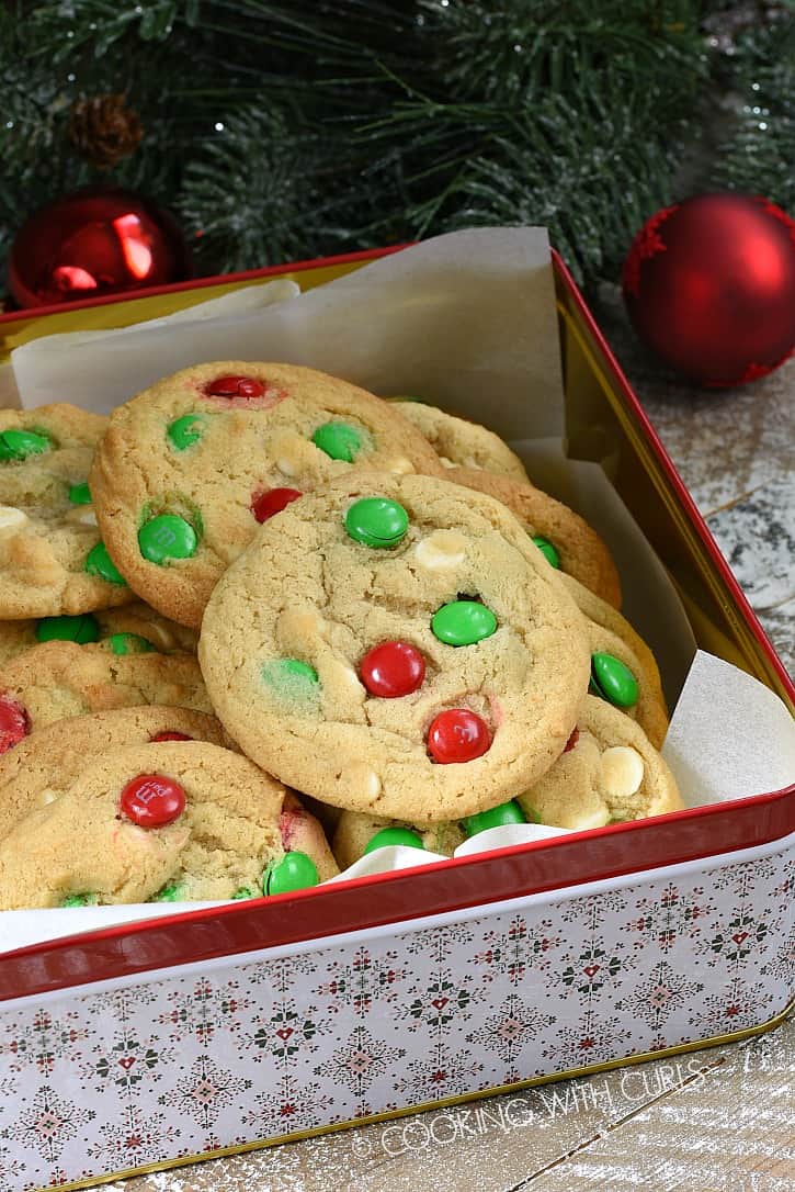 White Chocolate M&M Cookies are soft and chewy and easy enough to make with the help of your little elves! cookingwithcurls.com