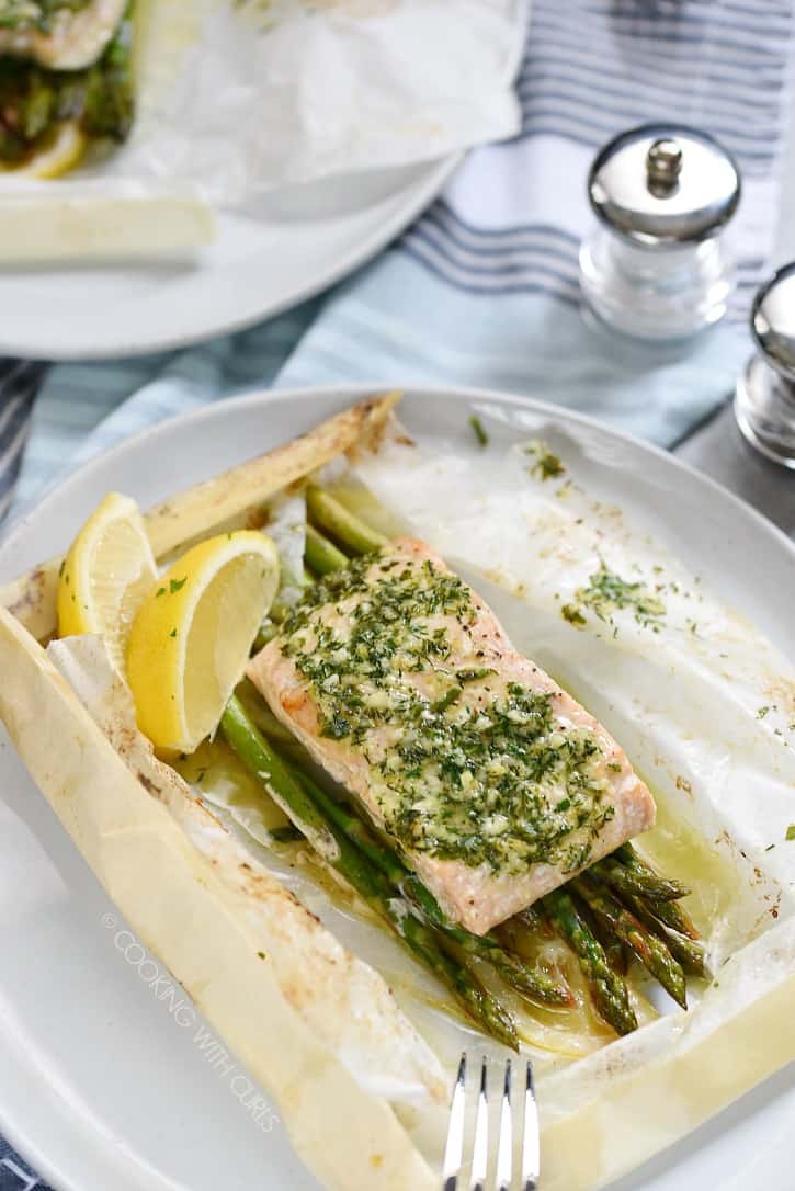 Baked Salmon in Parchment with Asparagus Lemon and Dill