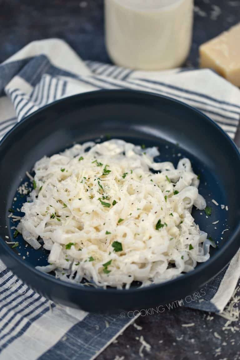 Classic Alfredo Sauce Cooking with Curls